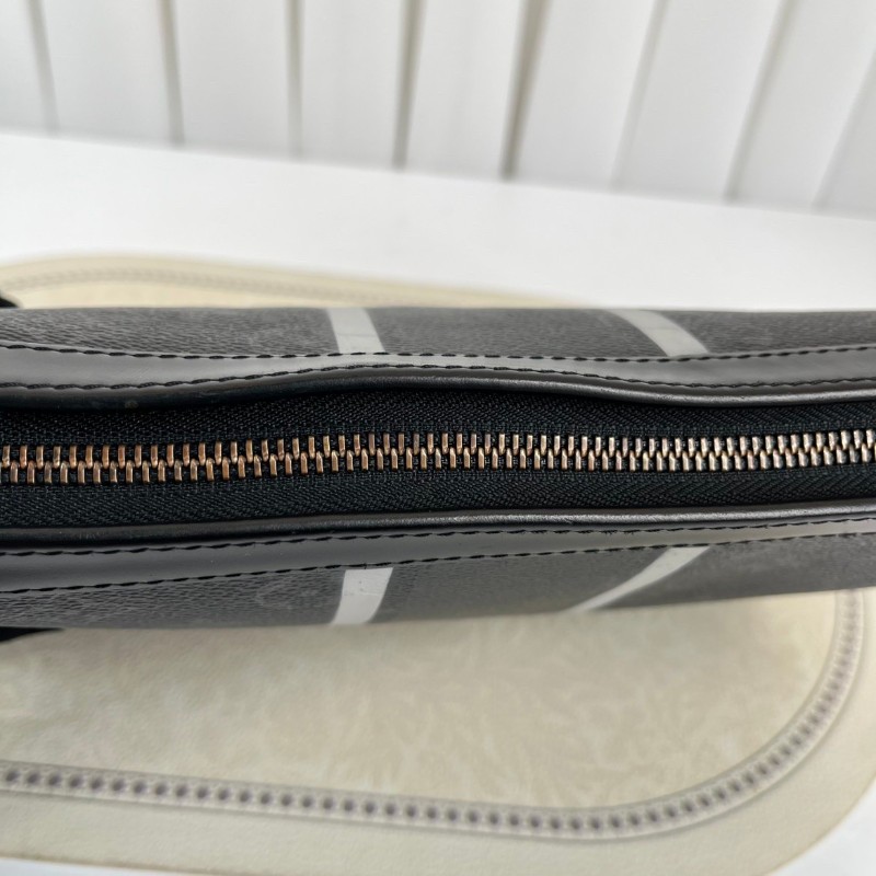 LV路易威登 閃電藤原浩限量款 黑花 男士手拿包 洗漱包-17