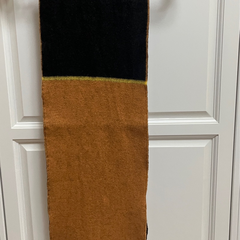 LOEWE黑色駝色雙色圍巾-1