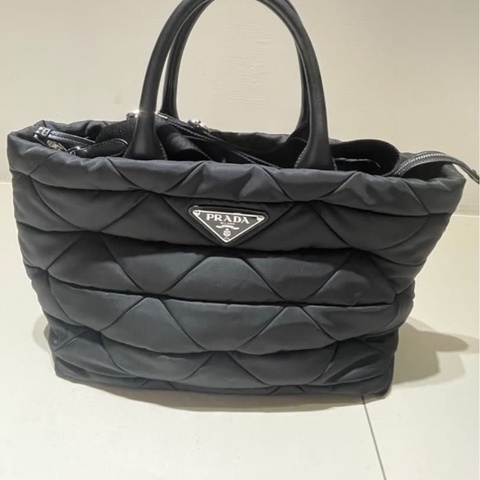 PRADA 黑色尼龍手提包