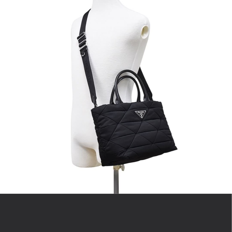 PRADA 黑色尼龍手提包-3