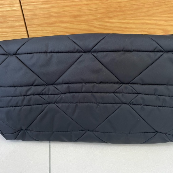PRADA 黑色尼龍手提包-9