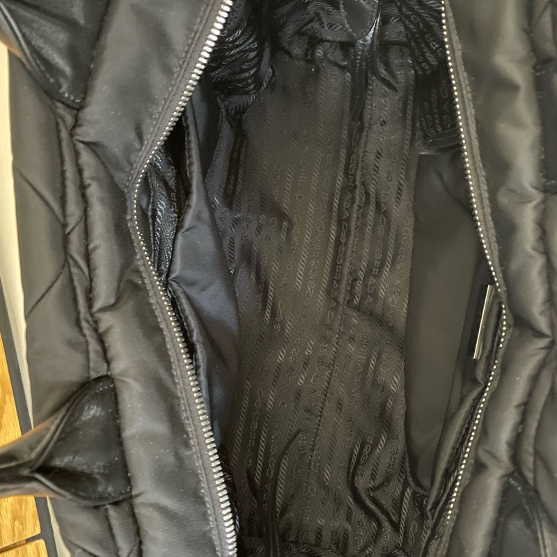 PRADA 黑色尼龍手提包-10