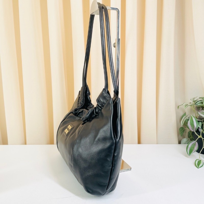 Miumiu新款花邊餃子包 黑色肩背包-3