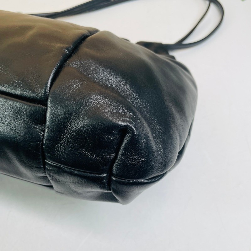Miumiu新款花邊餃子包 黑色肩背包-8