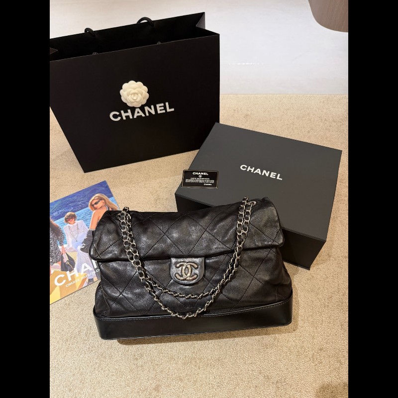 CHANEL黑銀羊皮硬底機場包肩背包-1