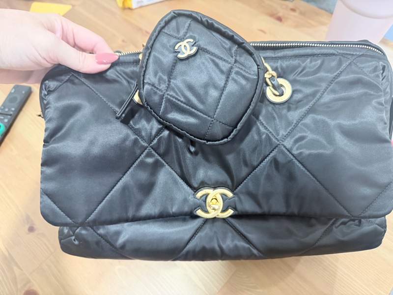 CHANEL 保齡球包Cocoon 系列的尼龍菱格托特包-1