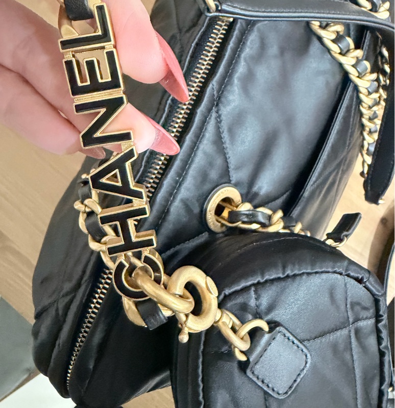 CHANEL 保齡球包Cocoon 系列的尼龍菱格托特包-5