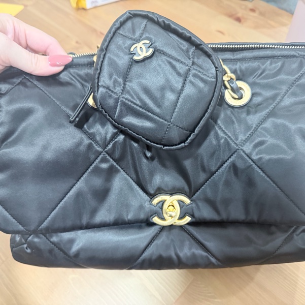 CHANEL 保齡球包Cocoon 系列的尼龍菱格托特包-6