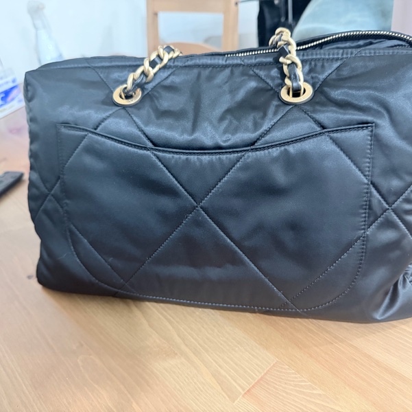 CHANEL 保齡球包Cocoon 系列的尼龍菱格托特包-7