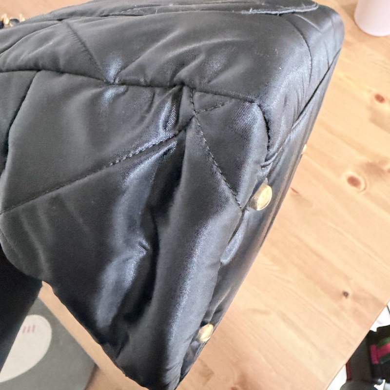 CHANEL 保齡球包Cocoon 系列的尼龍菱格托特包-9