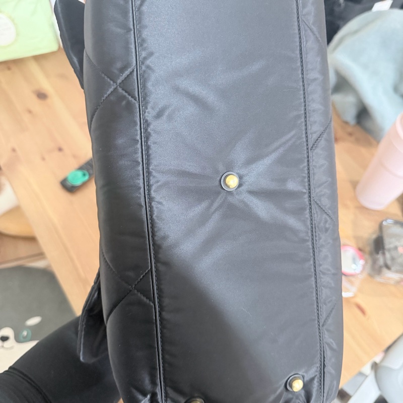 CHANEL 保齡球包Cocoon 系列的尼龍菱格托特包-14