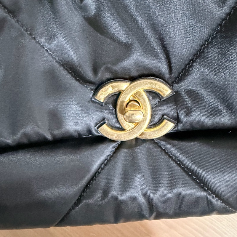 CHANEL 保齡球包Cocoon 系列的尼龍菱格托特包-15