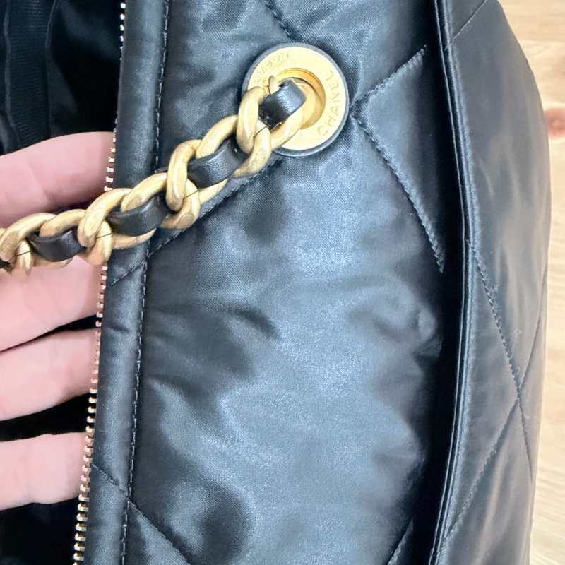 CHANEL 保齡球包Cocoon 系列的尼龍菱格托特包-19