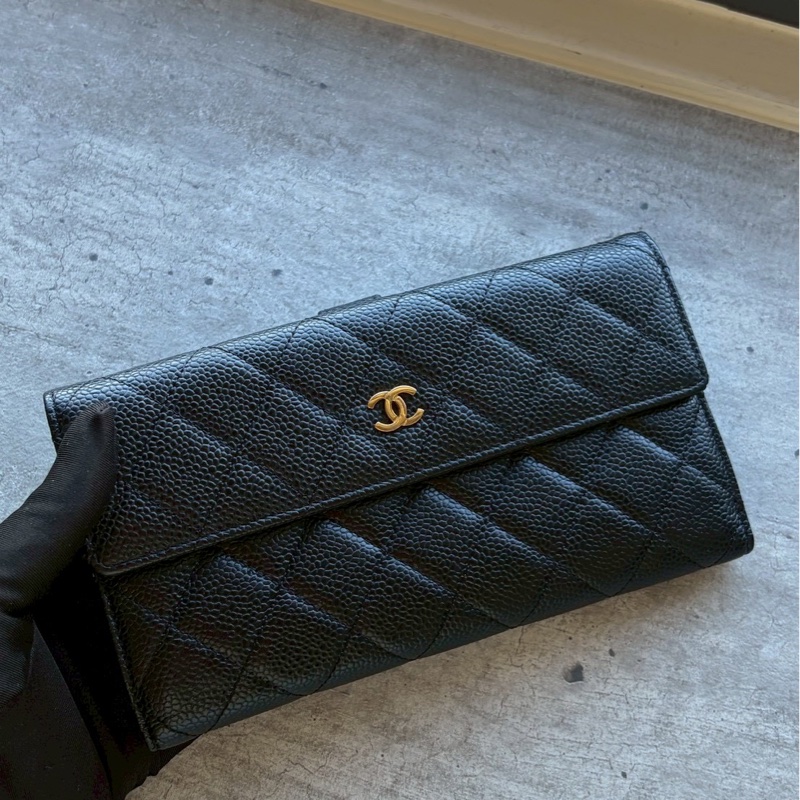 Chanel黑金牛皮信封長夾-1