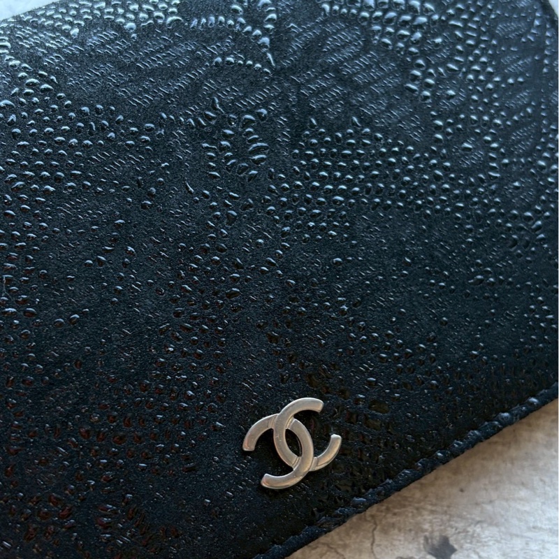 Chanel黑銀蕾絲造型掀蓋長夾-2