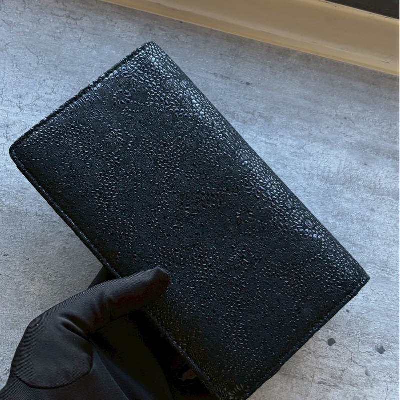 Chanel黑銀蕾絲造型掀蓋長夾-5