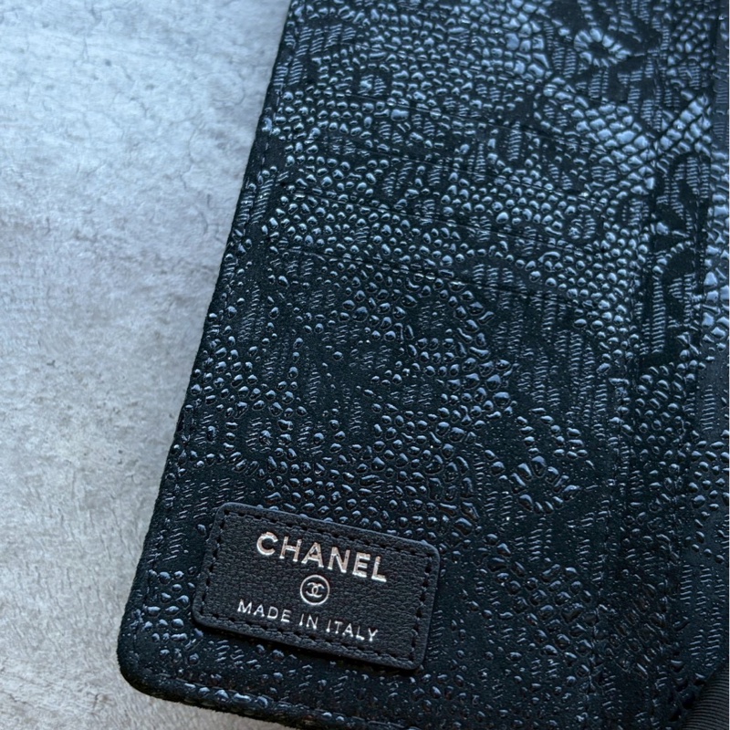 Chanel黑銀蕾絲造型掀蓋長夾-6