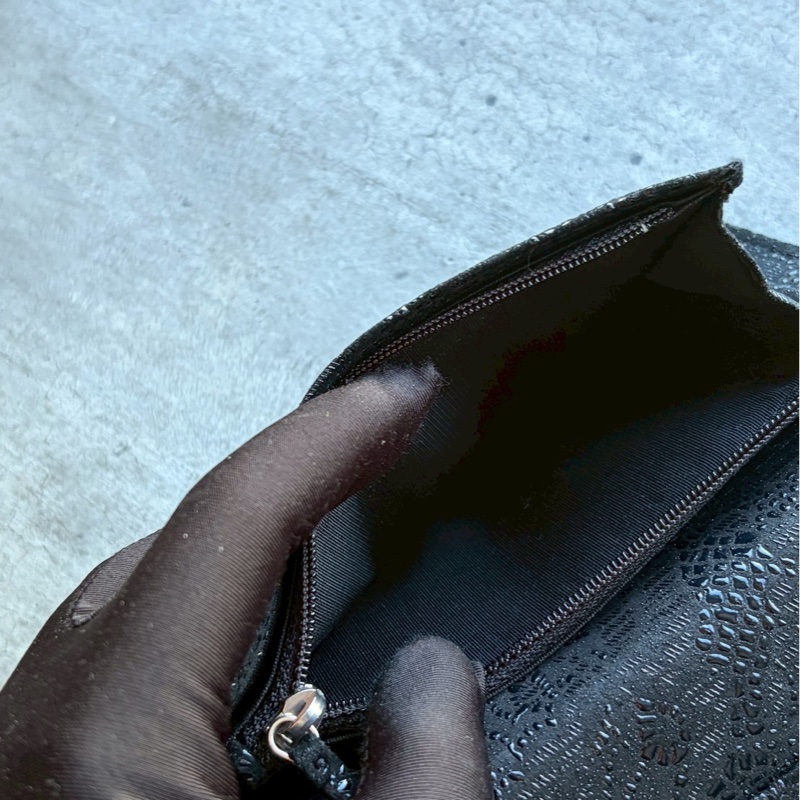 Chanel黑銀蕾絲造型掀蓋長夾-10