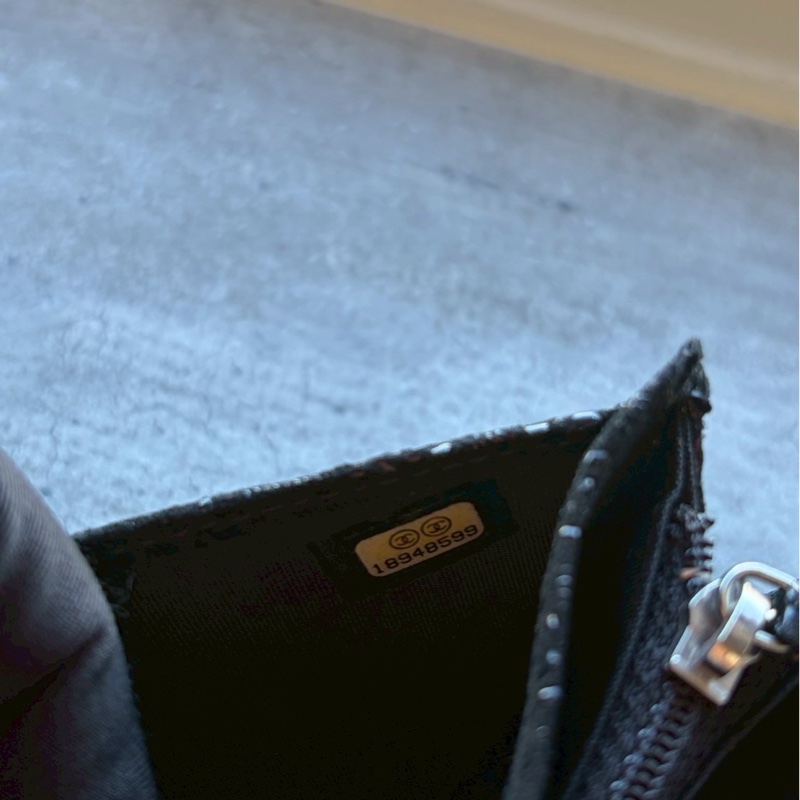 Chanel黑銀蕾絲造型掀蓋長夾-11