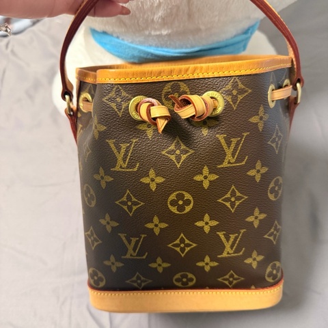 Lv 絕版手提水桶包 超新