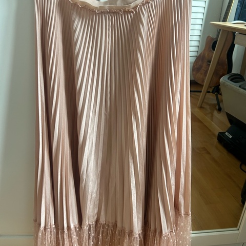 Red Valentino 啞粉紅色半截裙