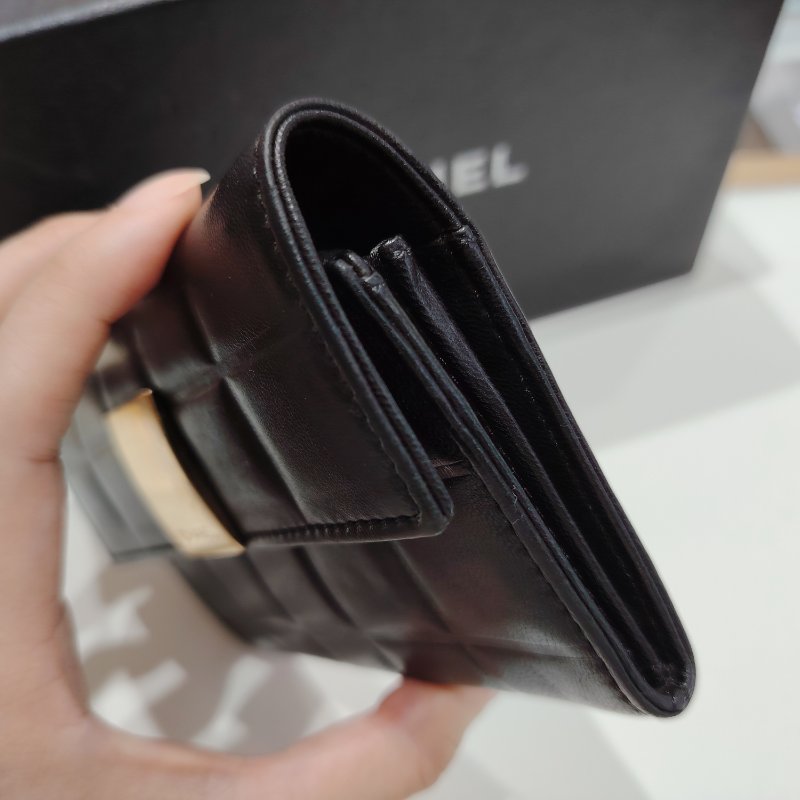 CHANEL中古黑金冰格兩摺錢包-1