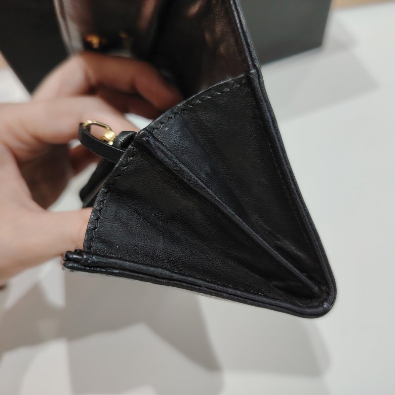 CHANEL中古黑金冰格兩摺錢包-9