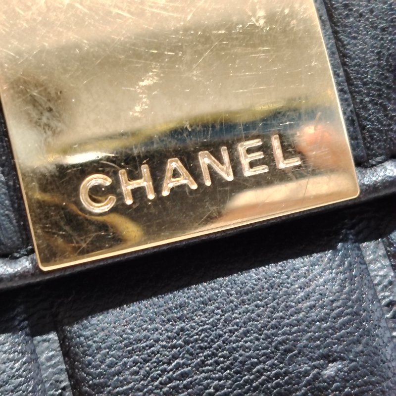 CHANEL中古黑金冰格兩摺錢包-15