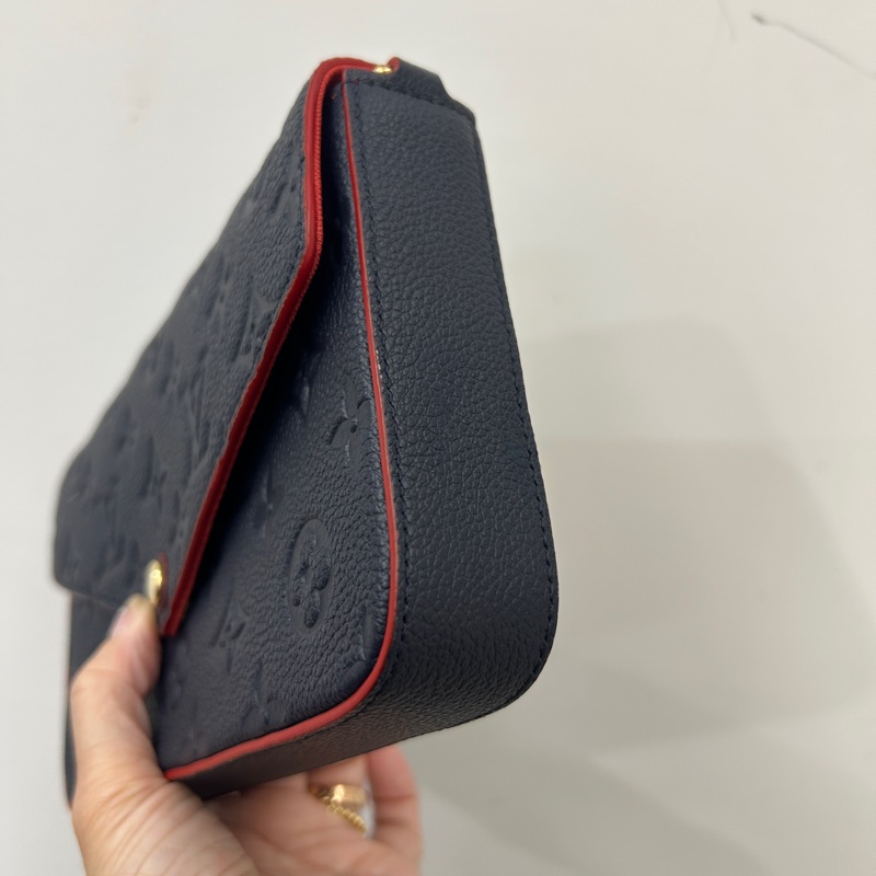 LV 海軍藍牛皮壓紋三合一信封鏈包M64099-2