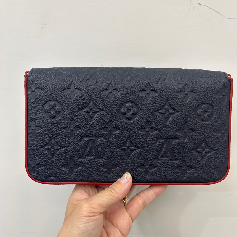 LV 海軍藍牛皮壓紋三合一信封鏈包M64099-4