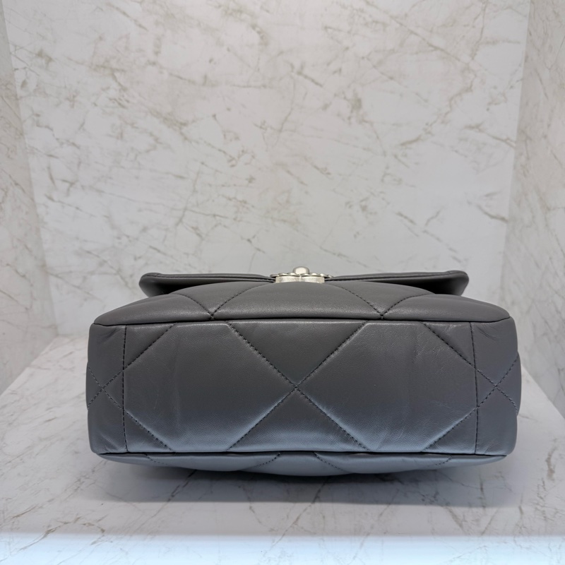 CHANEL19BAG灰色銀釦26CM/晶片-4