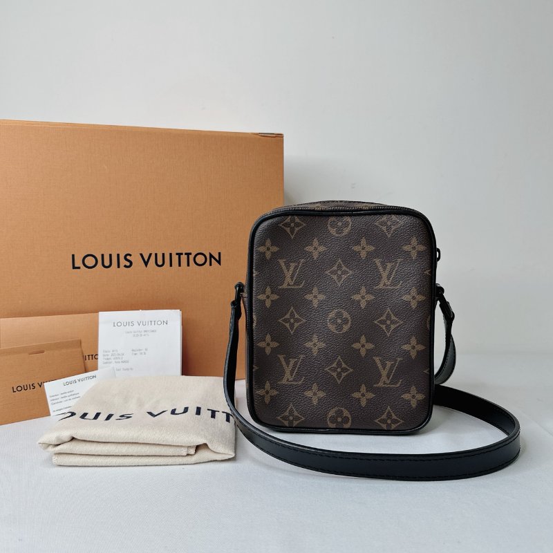 LV Christopher老花斜背包-1