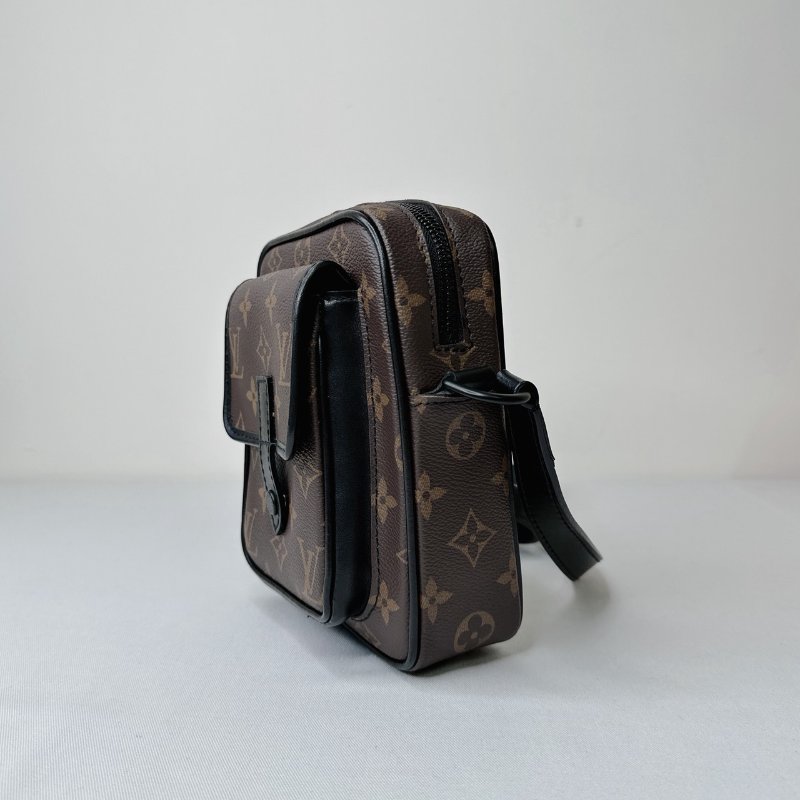 LV Christopher老花斜背包-2