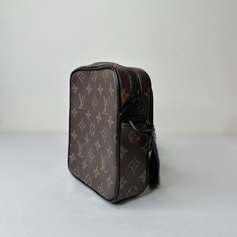 LV Christopher老花斜背包-4