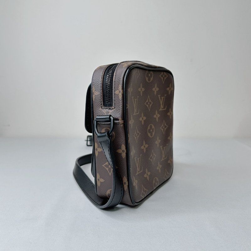 LV Christopher老花斜背包-5