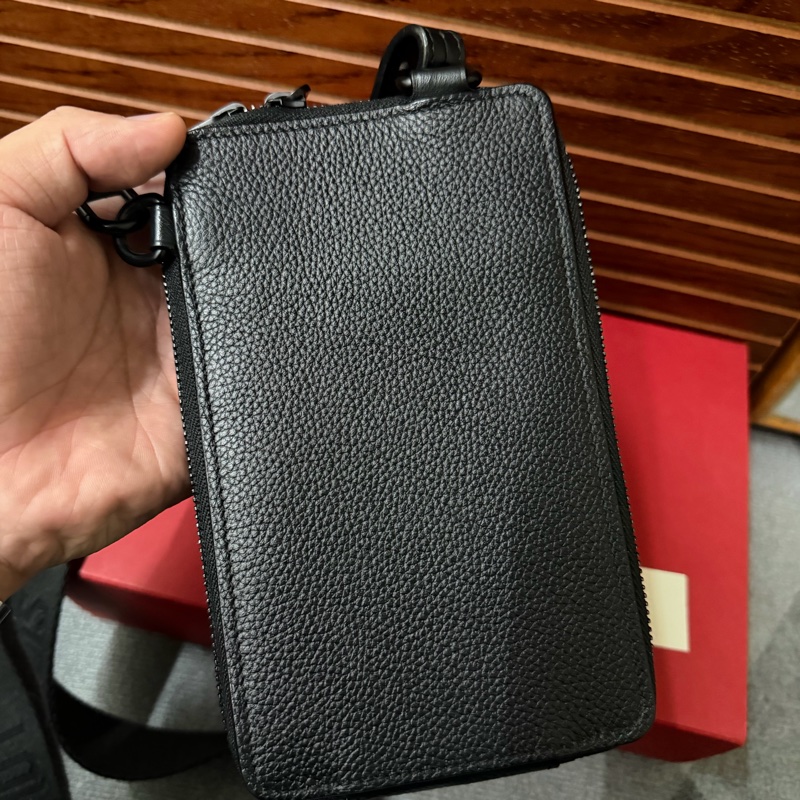 Lv (M57089)黑色全皮手機包 芯片款-2