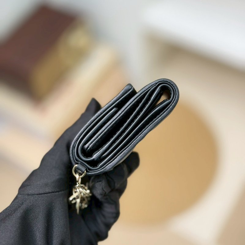 (全新品、適合送禮✨)🏷Dior 迪奧．Lady Dior Lotus 三折短夾-3