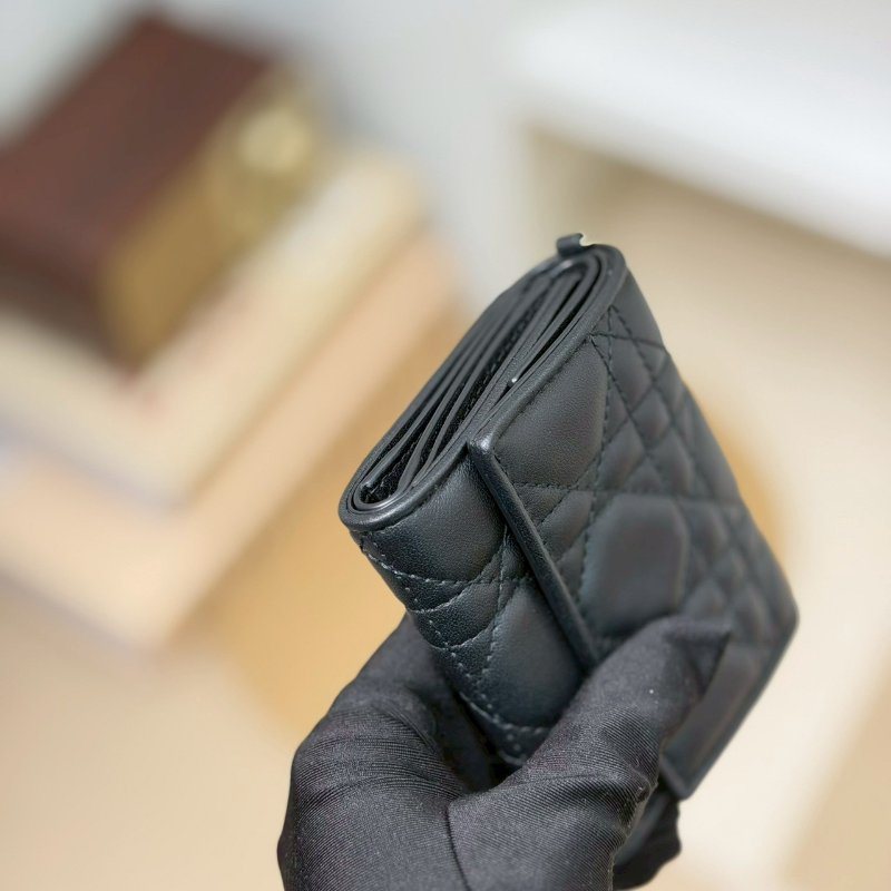 (全新品、適合送禮✨)🏷Dior 迪奧．Lady Dior Lotus 三折短夾-4