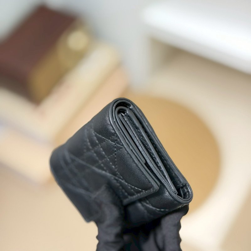 (全新品、適合送禮✨)🏷Dior 迪奧．Lady Dior Lotus 三折短夾-9