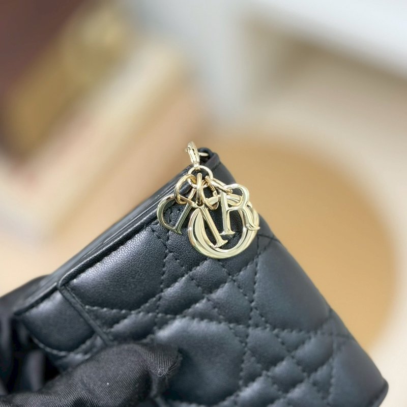 (全新品、適合送禮✨)🏷Dior 迪奧．Lady Dior Lotus 三折短夾-14