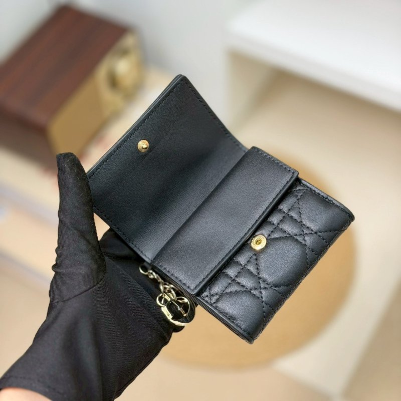 (全新品、適合送禮✨)🏷Dior 迪奧．Lady Dior Lotus 三折短夾-15