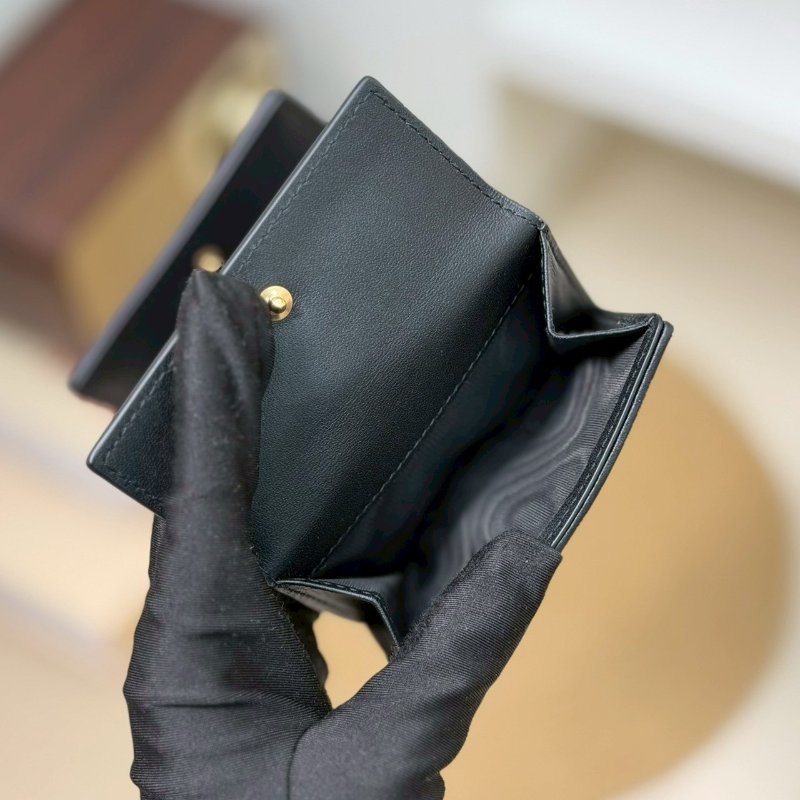 (全新品、適合送禮✨)🏷Dior 迪奧．Lady Dior Lotus 三折短夾-19