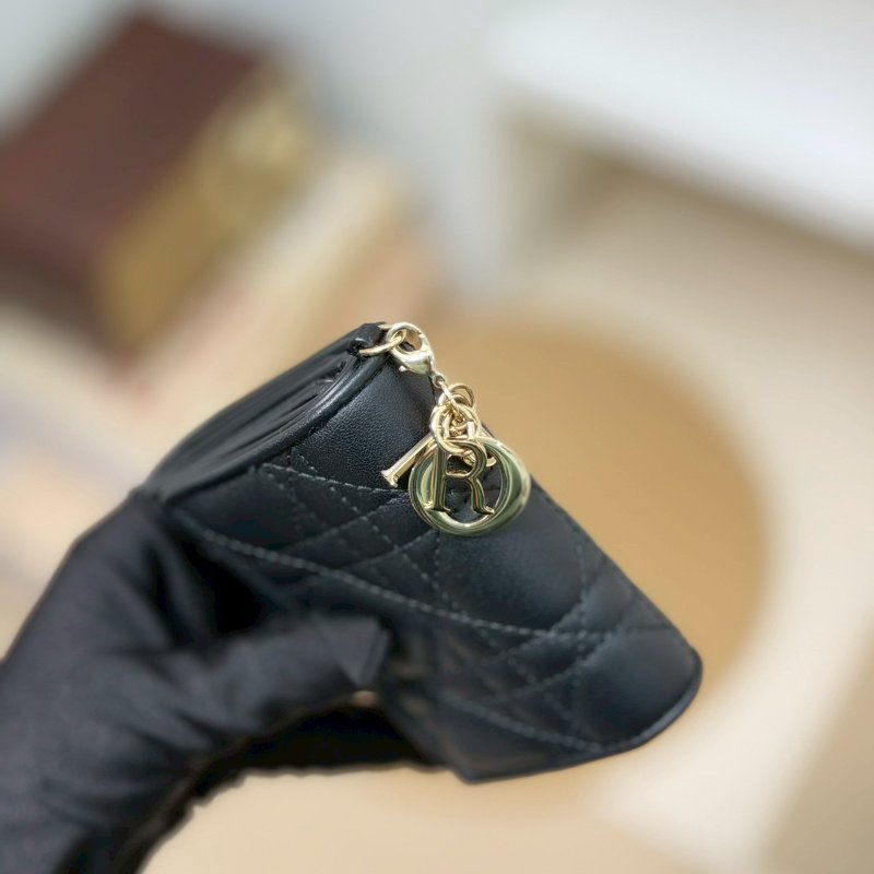 (全新品、適合送禮✨)🏷Dior 迪奧．Lady Dior Lotus 三折短夾-21