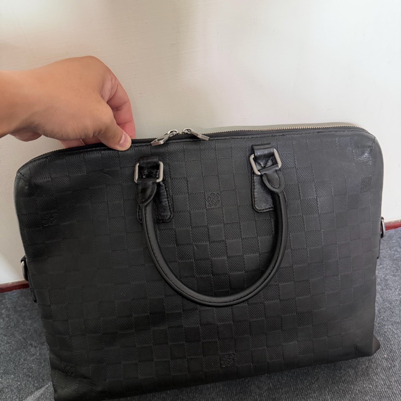 Lv棋盤格壓紋公事包-0