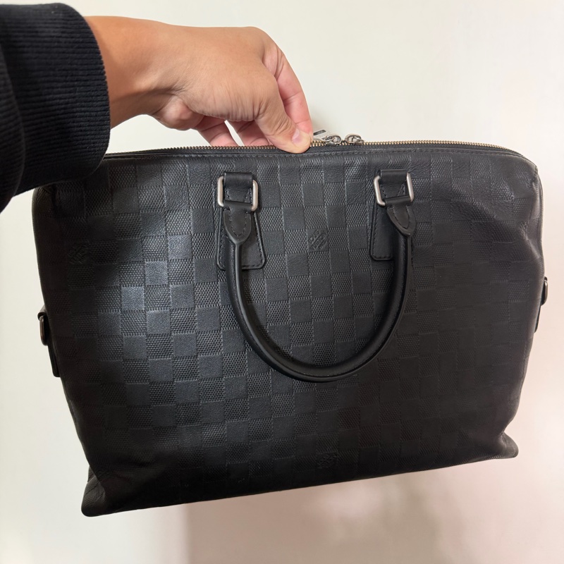 Lv棋盤格壓紋公事包-1