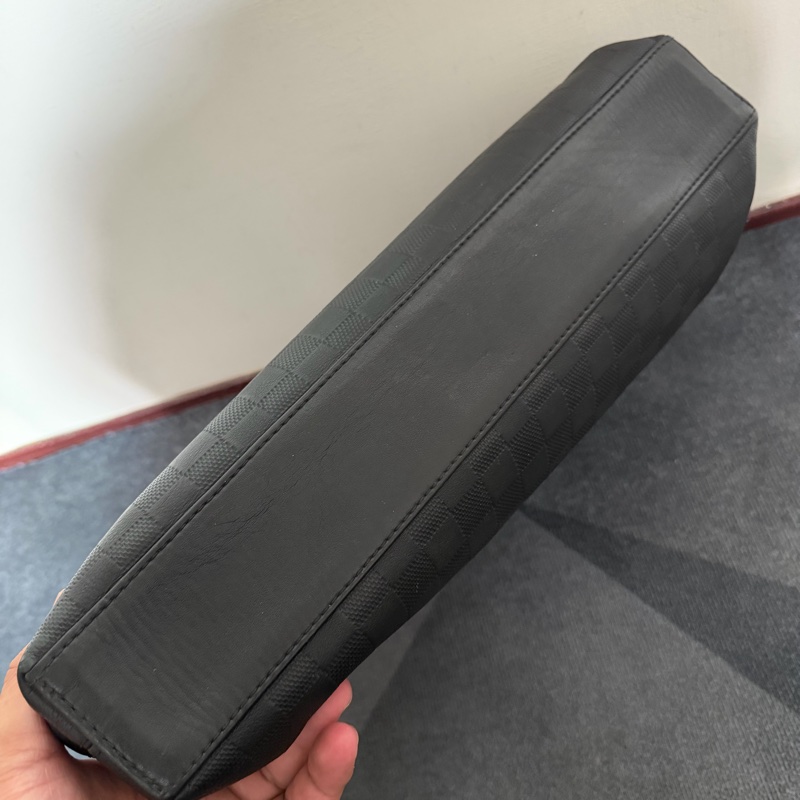 Lv棋盤格壓紋公事包-5