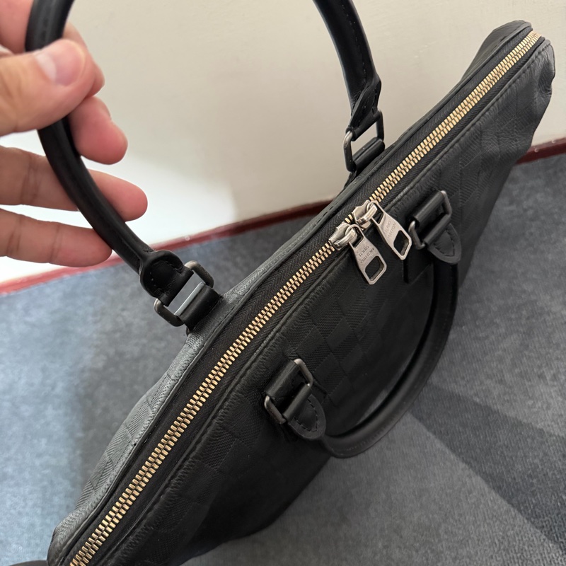 Lv棋盤格壓紋公事包-10