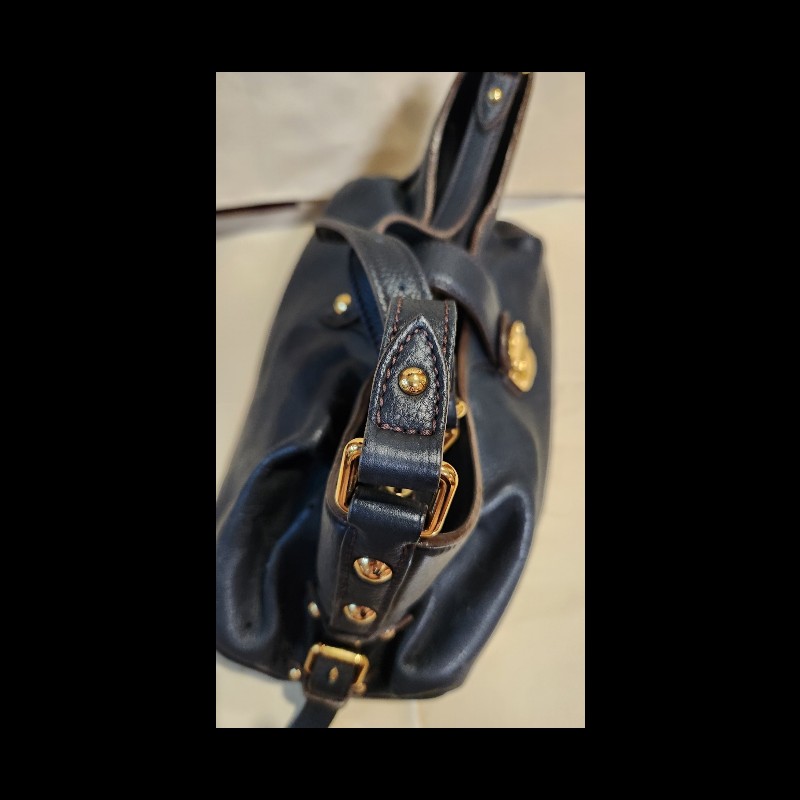 LV Mahina 全牛皮水餃手提肩背包-6