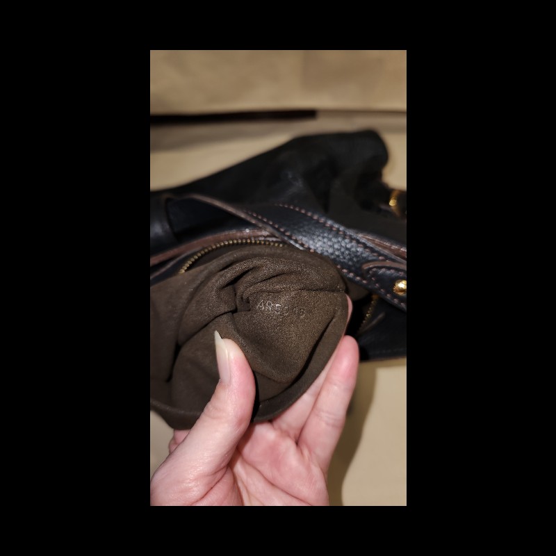 LV Mahina 全牛皮水餃手提肩背包-9