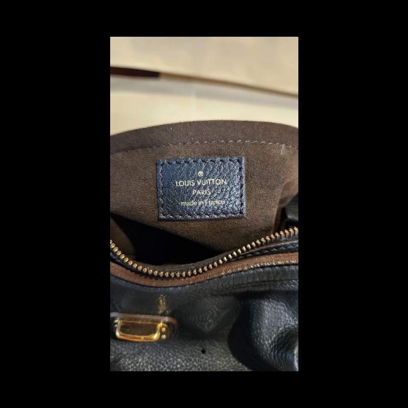 LV Mahina 全牛皮水餃手提肩背包-12